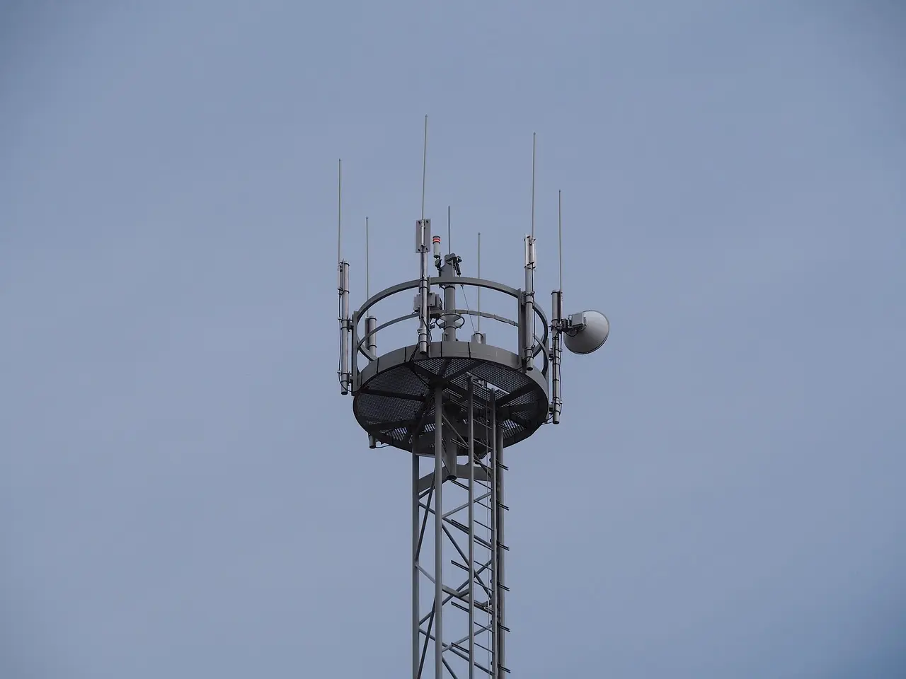 Kan jeg justere min antennemast for at forbedre signalet?